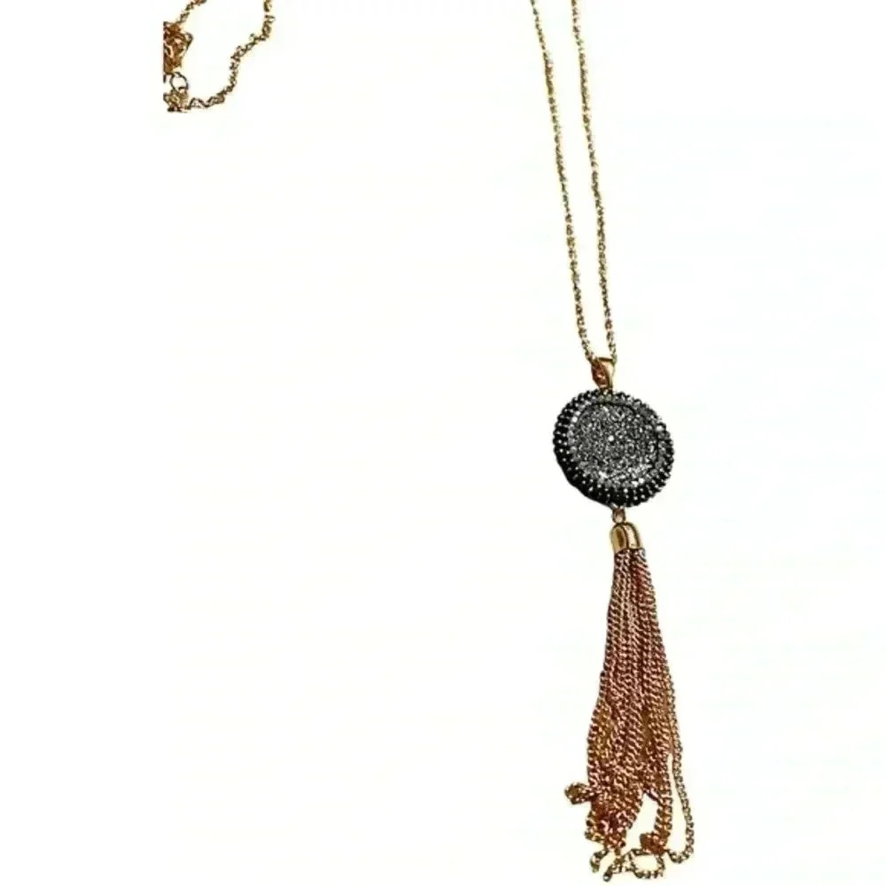 NWT BLACK AND GOLD GLITTER STONE TASSEL NECKLACE - Picture 2 of 2